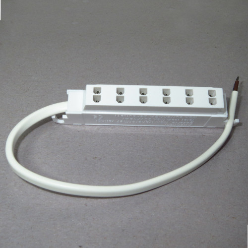 Plug distributor 12V, plastic, white / 6-way distributor with 15 cm cable, with quick-plug system per outlet