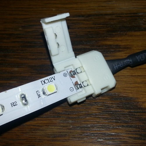 Schnellverbinder Connector schliessbar f&uuml;r 8mm LED  Streifen mit Hohlstecker 5,5/2,1mm